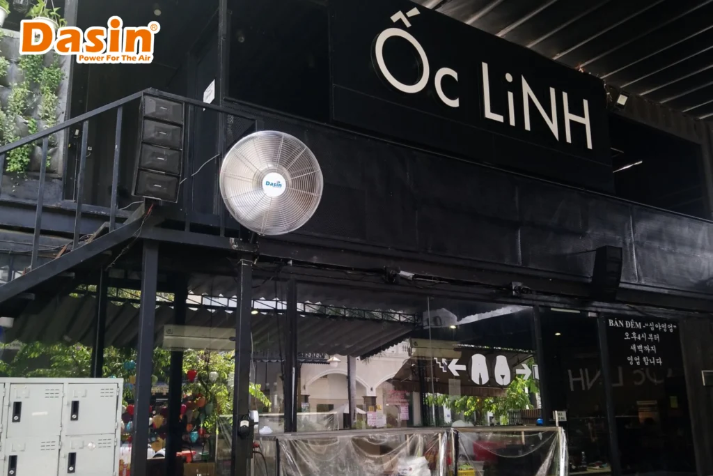 quạt treo tường công suất lớn cho quán ăn