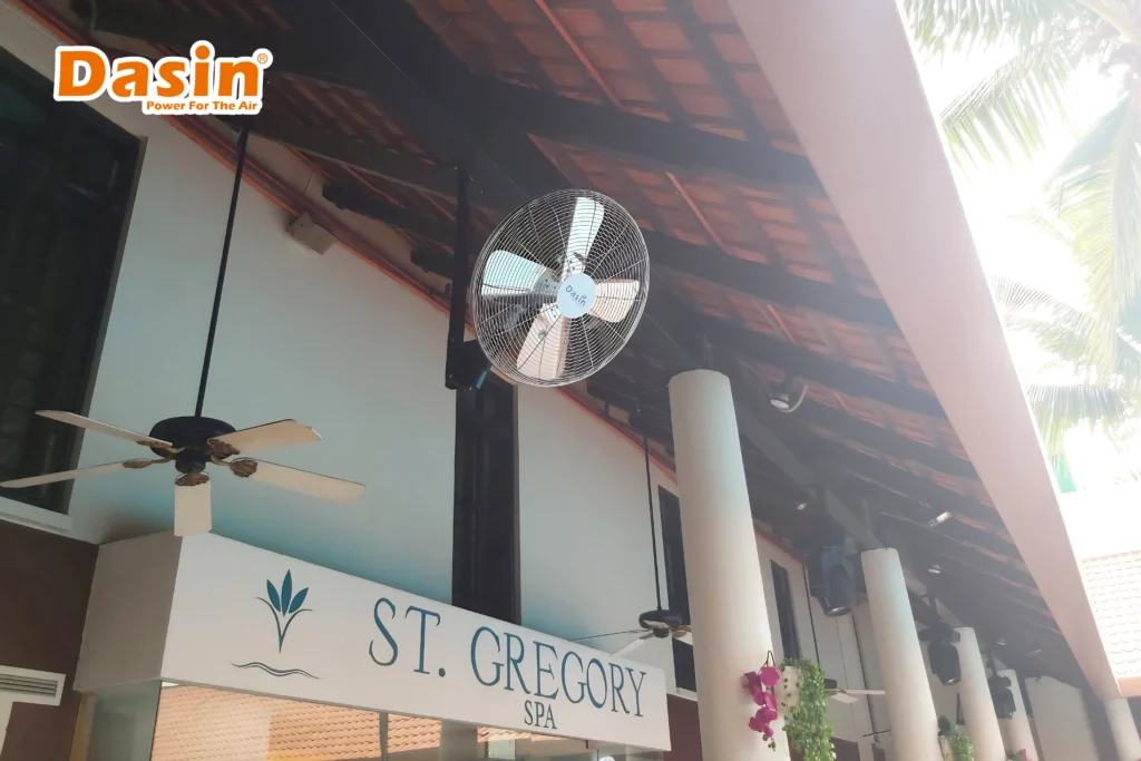quạt treo tường ngoài trời